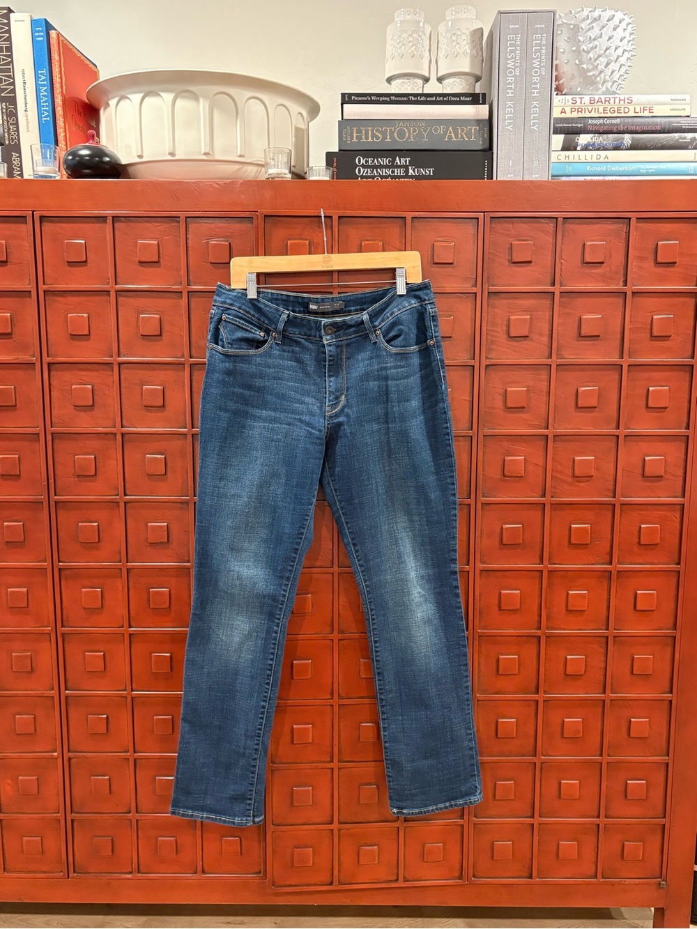 Levi's Bold Curve Mid-Rise Straight Jeans in Dark Blue with Gold Stitching